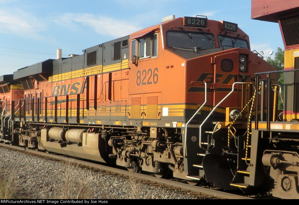 BNSF 8226